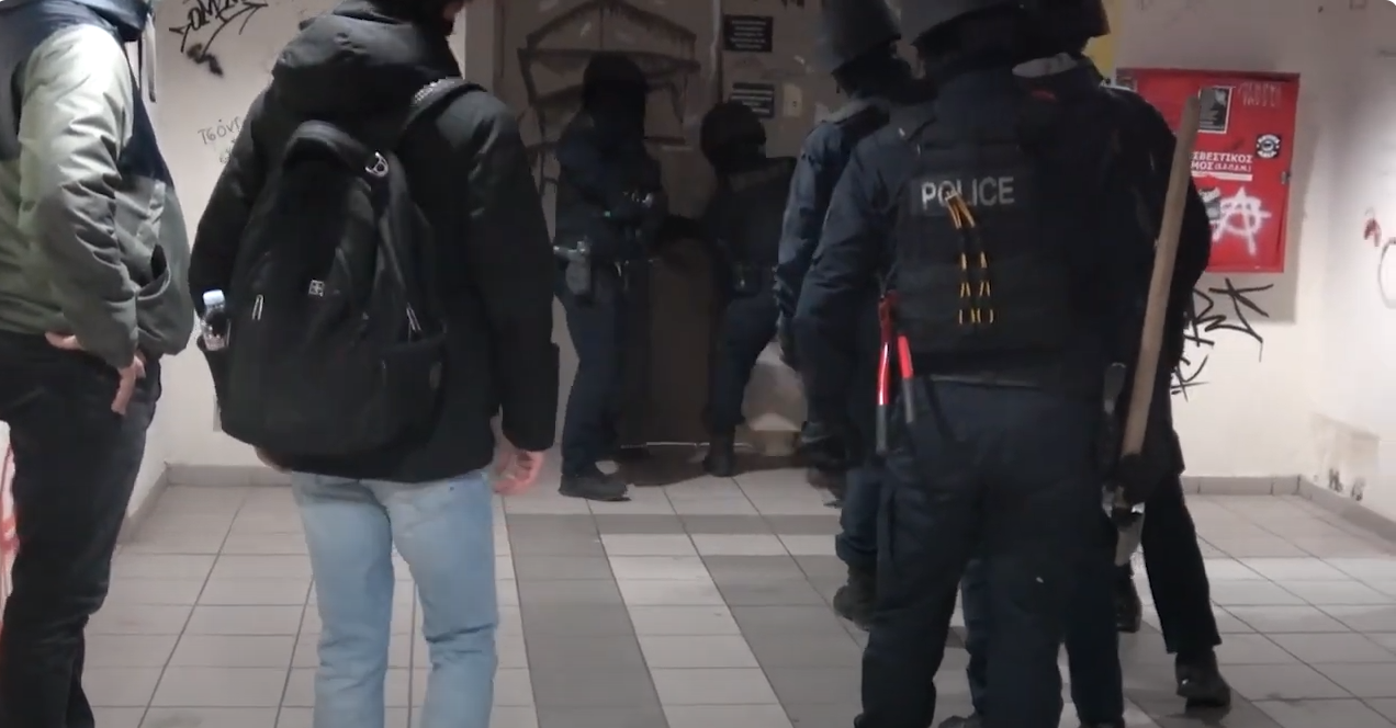 Βίντεο από την έφοδο της Αστυνομίας στην Πανεπιστημιούπολη Ζωγράφου – Τρεις συλλήψεις