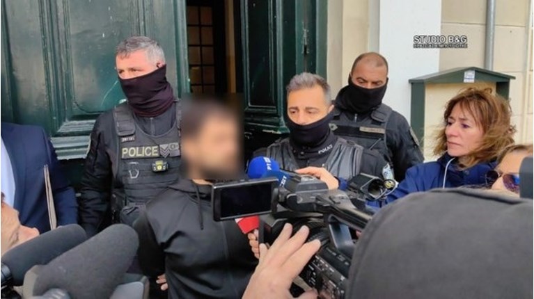 Άργος: «Λέει πως την έδερνα 5 χρόνια, τότε γιατί καθόταν;» λέει ο 34χρονος για τη σύζυγό του