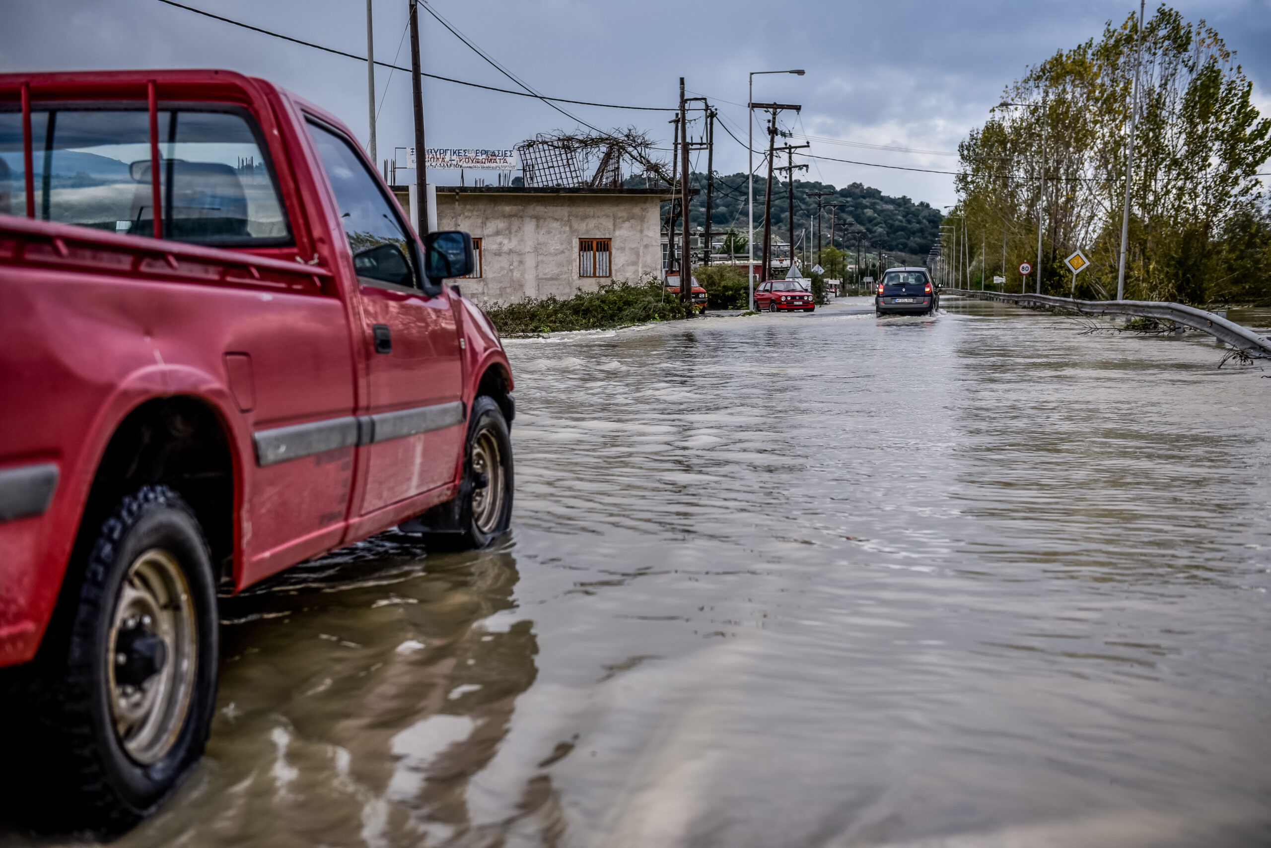 Έκτακτο δελτίο επιδείνωσης καιρού από την ΕΜΥ – Καταιγίδες, κεραυνοί και χαλάζι από το απόγευμα και μετά