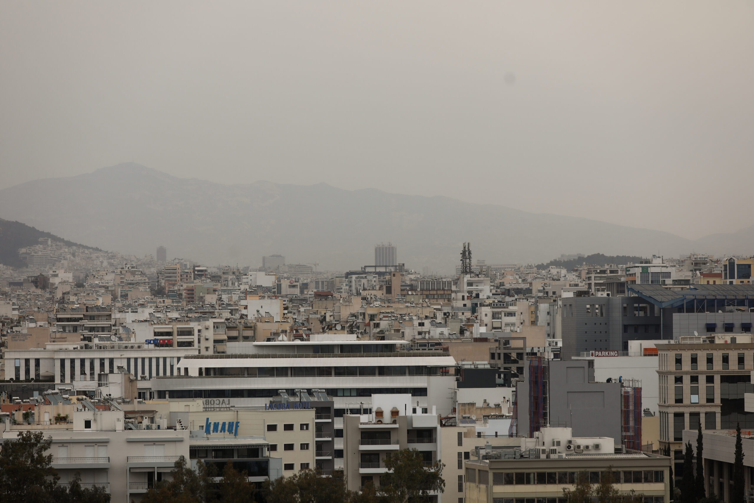 Ζέστη με βροχές και σκόνη ο καιρός για αύριο – Ομίχλη στα δυτικά και βόρεια