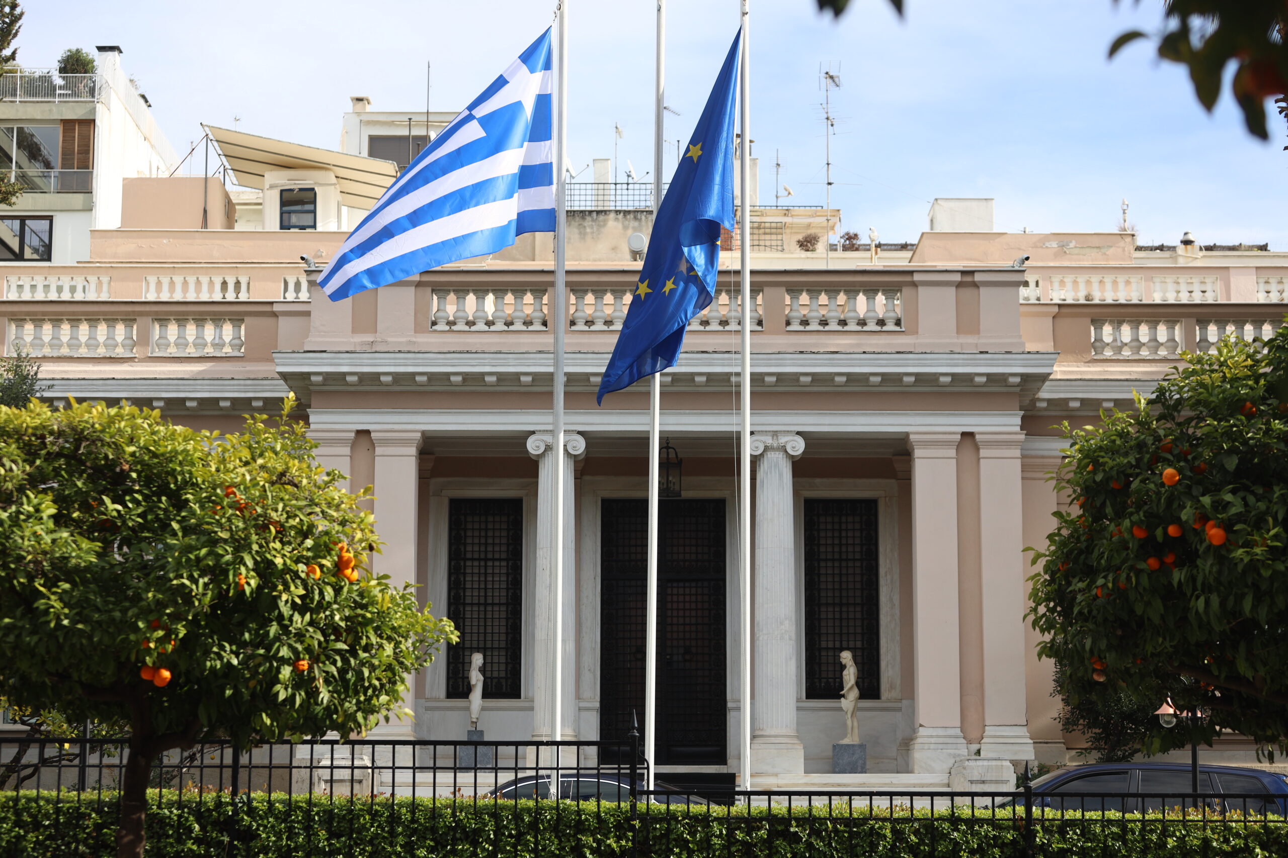 Το Μαξίμου αποκηρύσσει τον ανασχηματισμό αλλά…