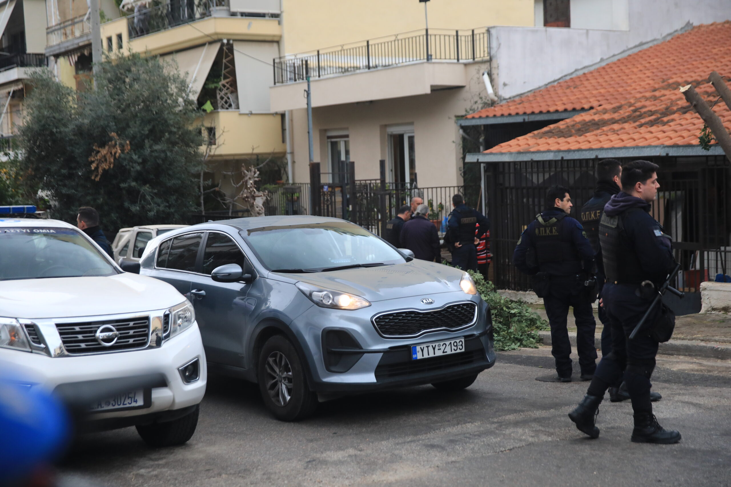 Δολοφονία στη Νίκαια: «Στέλιο γύρνα πίσω» φώναζε η σύζυγος του 39χρονου