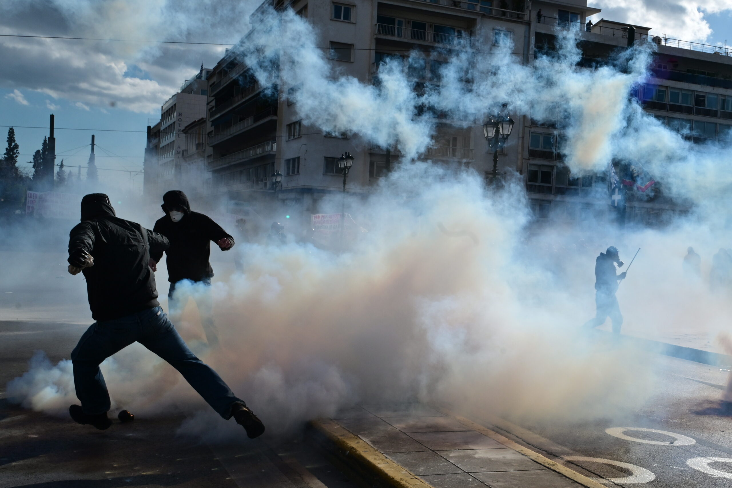 Συλλαλητήριο στην Αθήνα: Εννιά τραυματίες από τα επεισόδια – Δέκα προσαγωγές