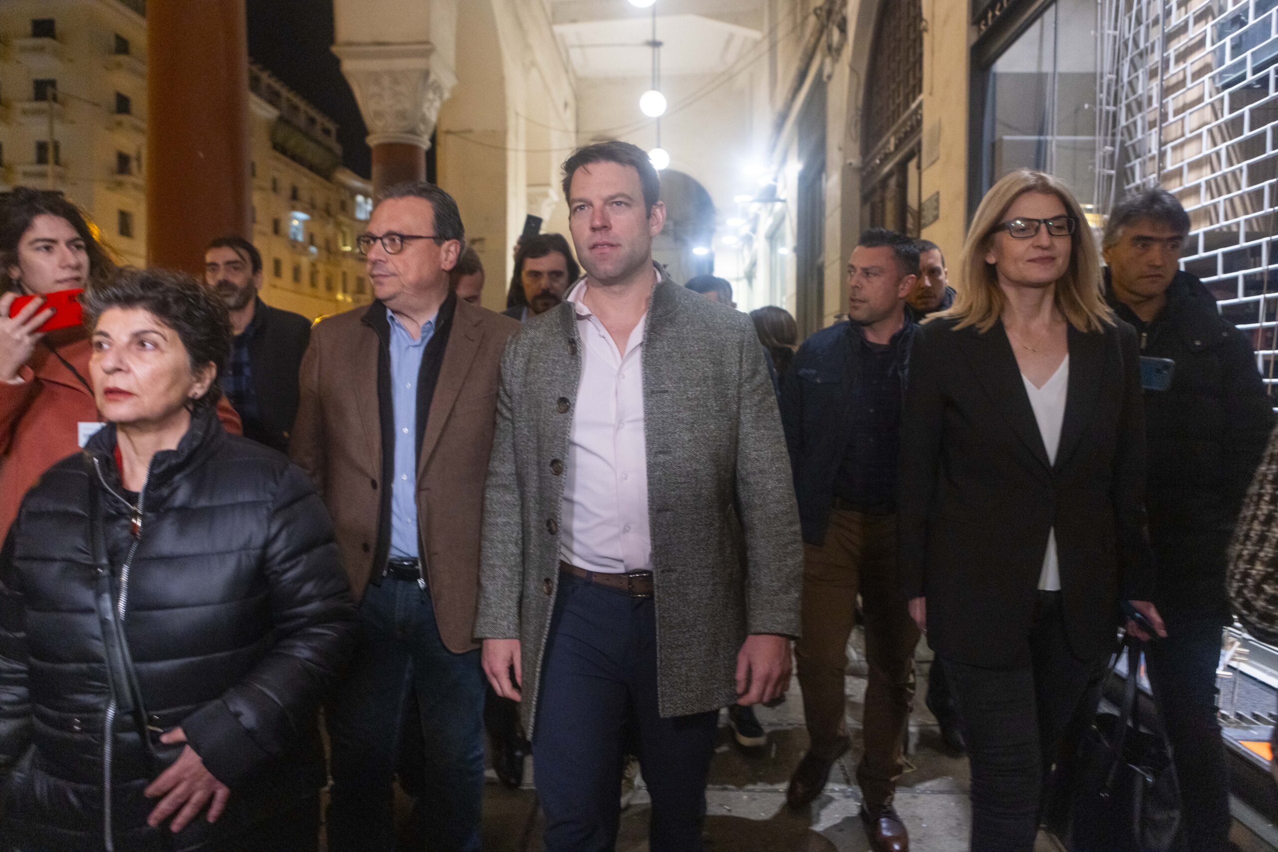 Θεσσαλονίκη: Κουκουλοφόροι με λοστάρια δημιούργησαν επεισόδιο κατά του Κασσελάκη