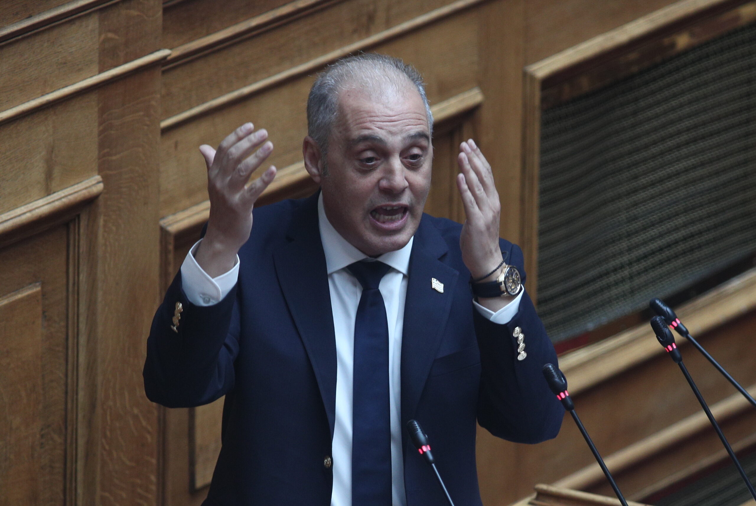 Ελληνική λύση για το επεισόδιο στη Βουλή: «Ευφάνταστος ο διάλογος – Τον διακινεί ο πρώην βουλευτής των Σπαρτιατών»