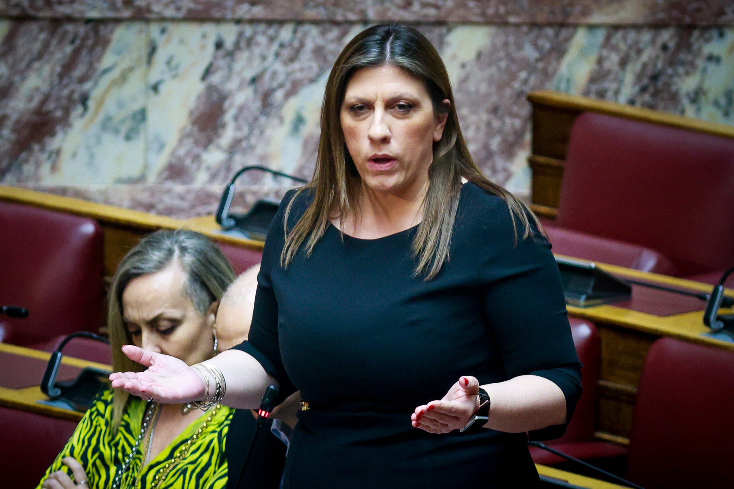 Οριακά σεξιστική απρέπεια Μπούρα κατά Κωνσταντοπούλου | «Μας έχετε σπάσει τα νεύρα» – Απτόητη η Ζωή