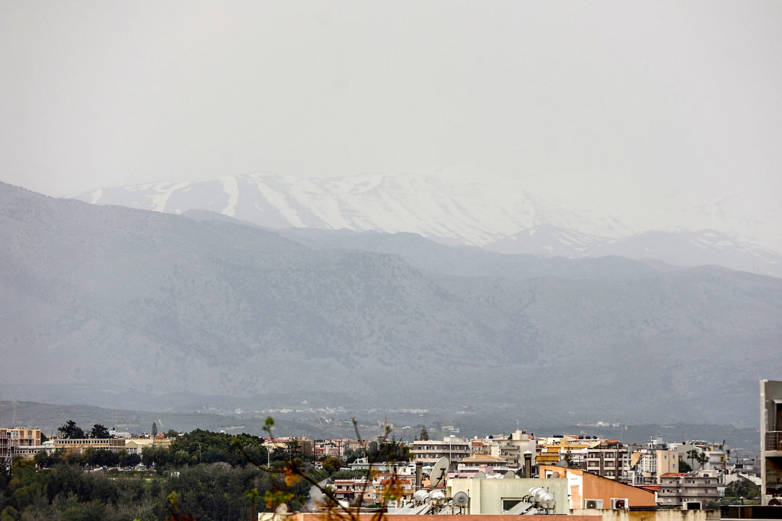 Καιρός: Νέα θερμή εισβολή με αφρικανική σκόνη από την Κυριακή – Η πρωταπριλιά έρχεται με 30αρια