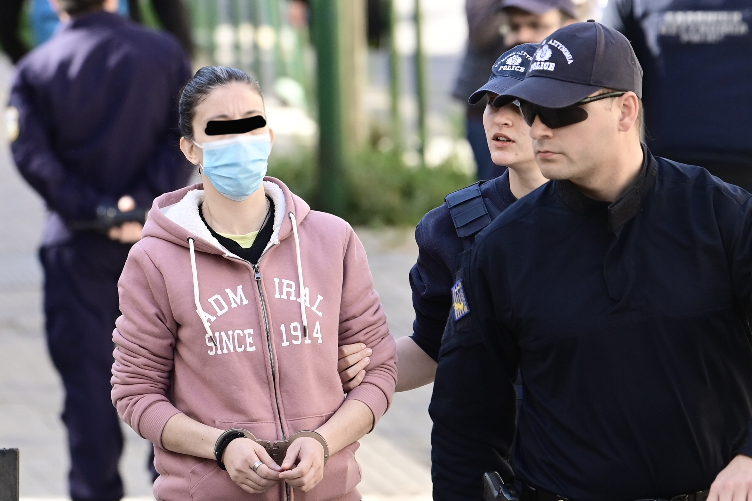 Κολωνός: Η πρώτη αντίδραση της 12χρονης – Ξέσπασε σε κλάματα η μητέρα της