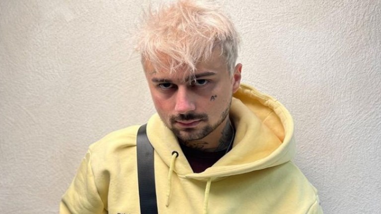 Sin Boy: «Μόλις βγήκα από την εντατική» – Η φωτογραφία με τον ορό