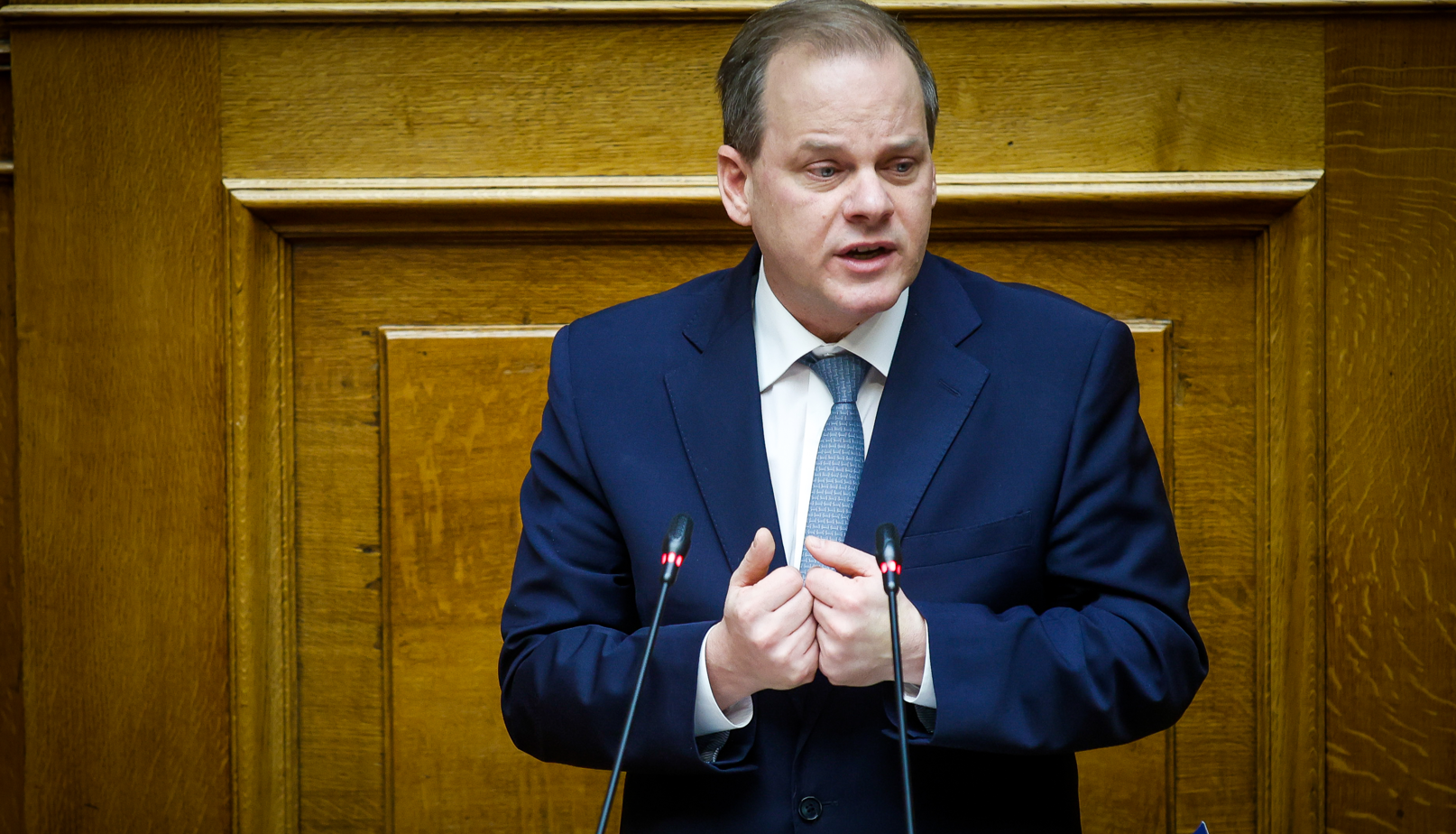 Πρόταση δυσπιστίας: Σήμερα η ομιλία του Καραμανλή – Τι θα πει