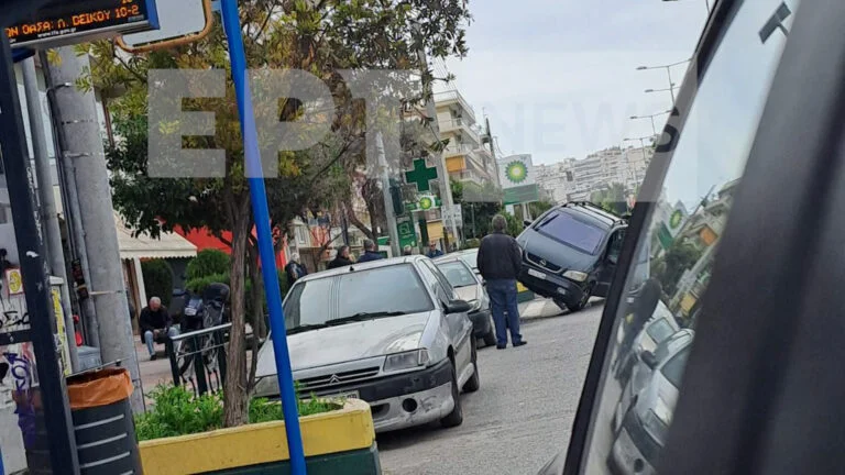 Γαλάτσι: Αυτοκίνητο «καβάλησε» αμάξια