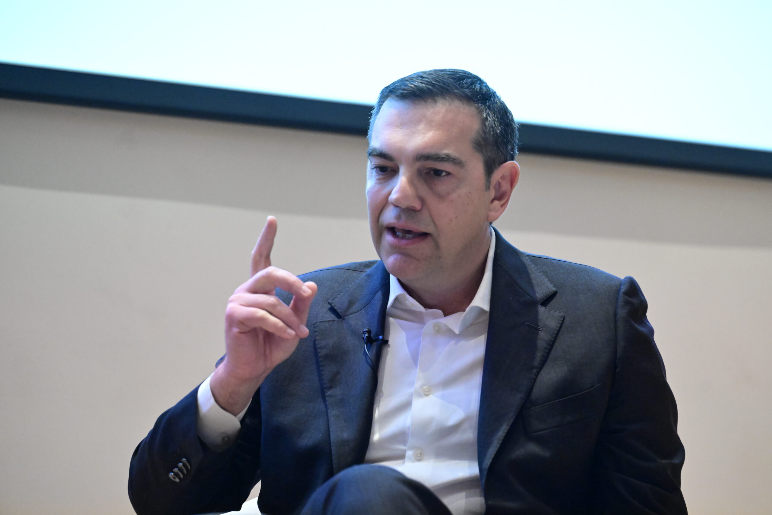 Παρών στην παρουσίαση του ευρωψηφοδελτίου του ΣΥΡΙΖΑ ο Τσίπρας