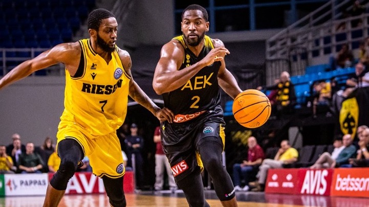 Με Χολ αντί Μόργκαν στην Basket League η ΑΕΚ, «σβήστηκαν» τα ban