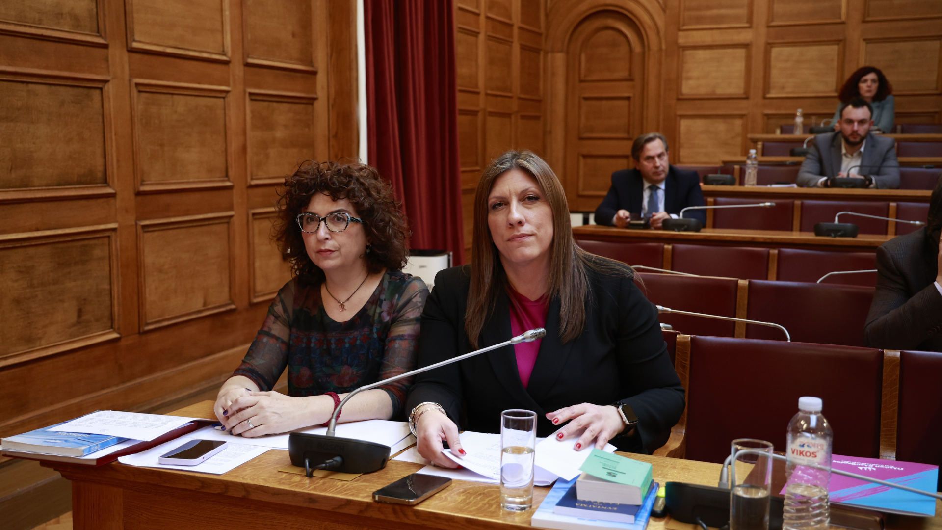 «Κατάληψη» της Ζωής Κωνσταντοπούλου στην αίθουσα της Εξεταστικής Επιτροπής
