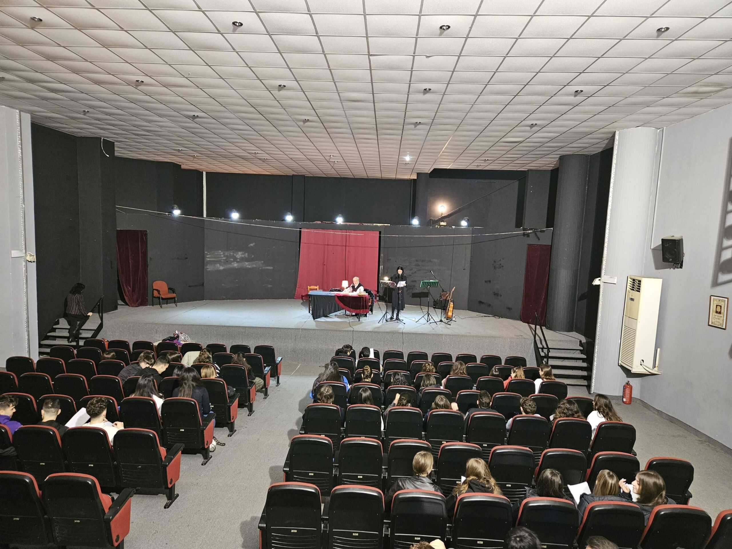 Παραστάσεις αφιέρωμα στον Διονύσιο Σολωμό παρακολούθησαν με ενδιαφέρον τα λύκεια του Δήμου Ηρακλείου Αττικής