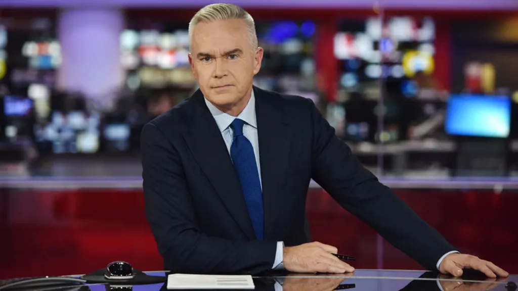 Βρετανία: Παραιτήθηκε από το BBC διάσημος παρουσιαστής που είχε εμπλακεί σε σεξουαλικό σκάνδαλο