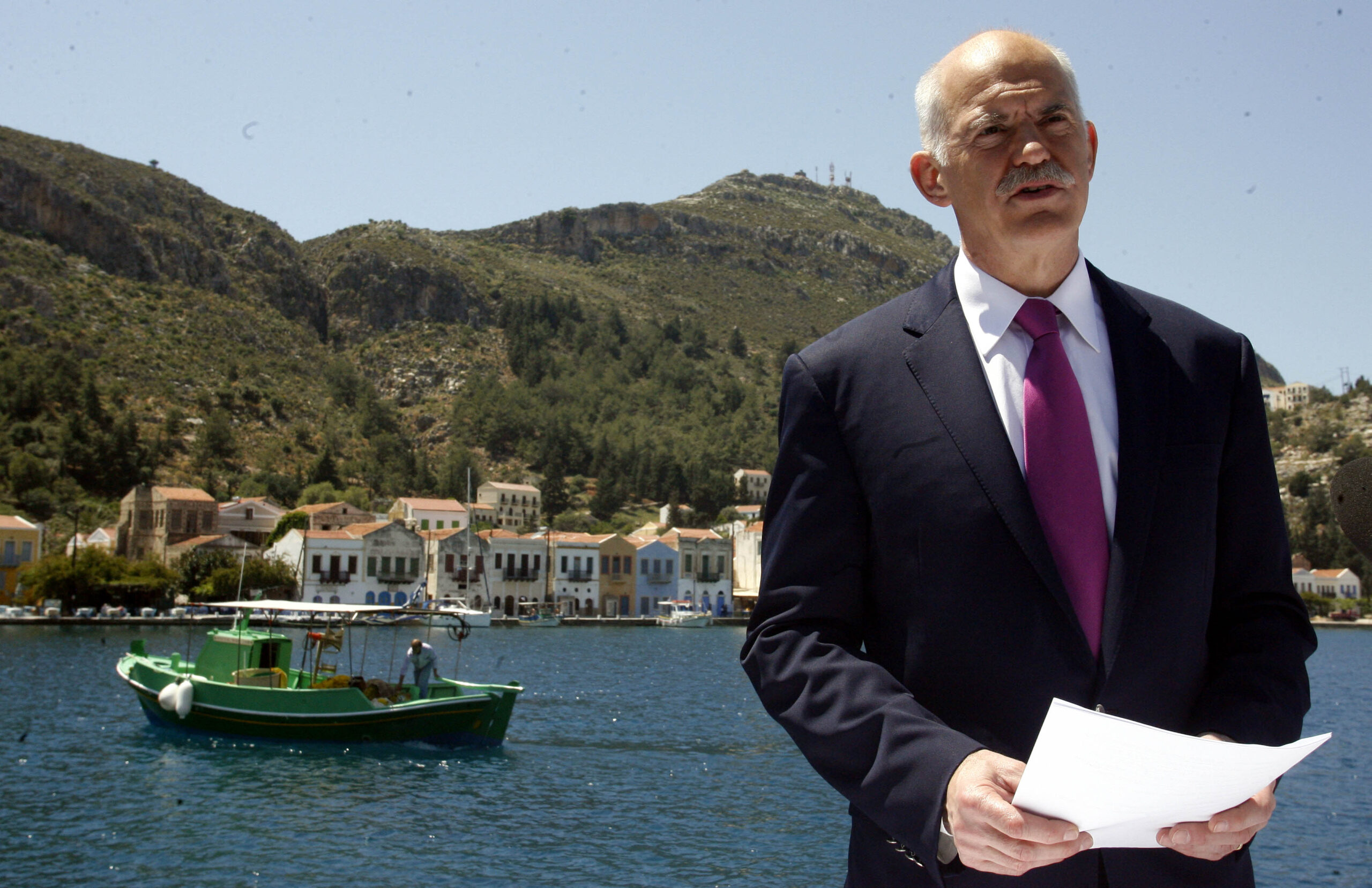 Σαν σήμερα 23 Απριλίου: Η Ελλάδα μπήκε στα μνημόνια – Η ανακοίνωση του Γ. Παπανδρέου πριν 14 χρόνια