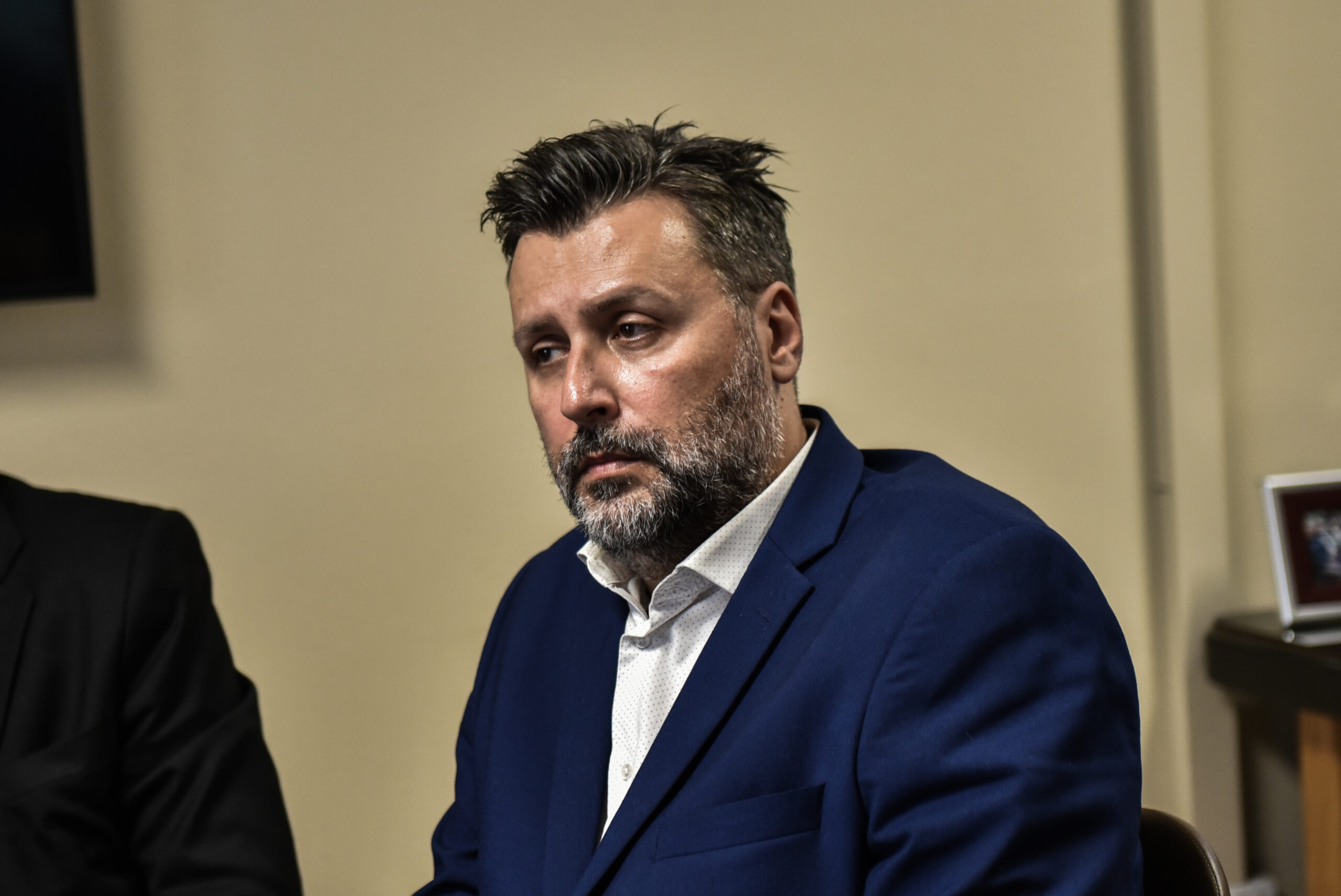Γιάννης Καλλιάνος | «Η μητέρα μου έδωσε χρήματα στον γιατρό, τα ζήτησα πίσω και εκείνος μού είπε να ντρέπομαι»