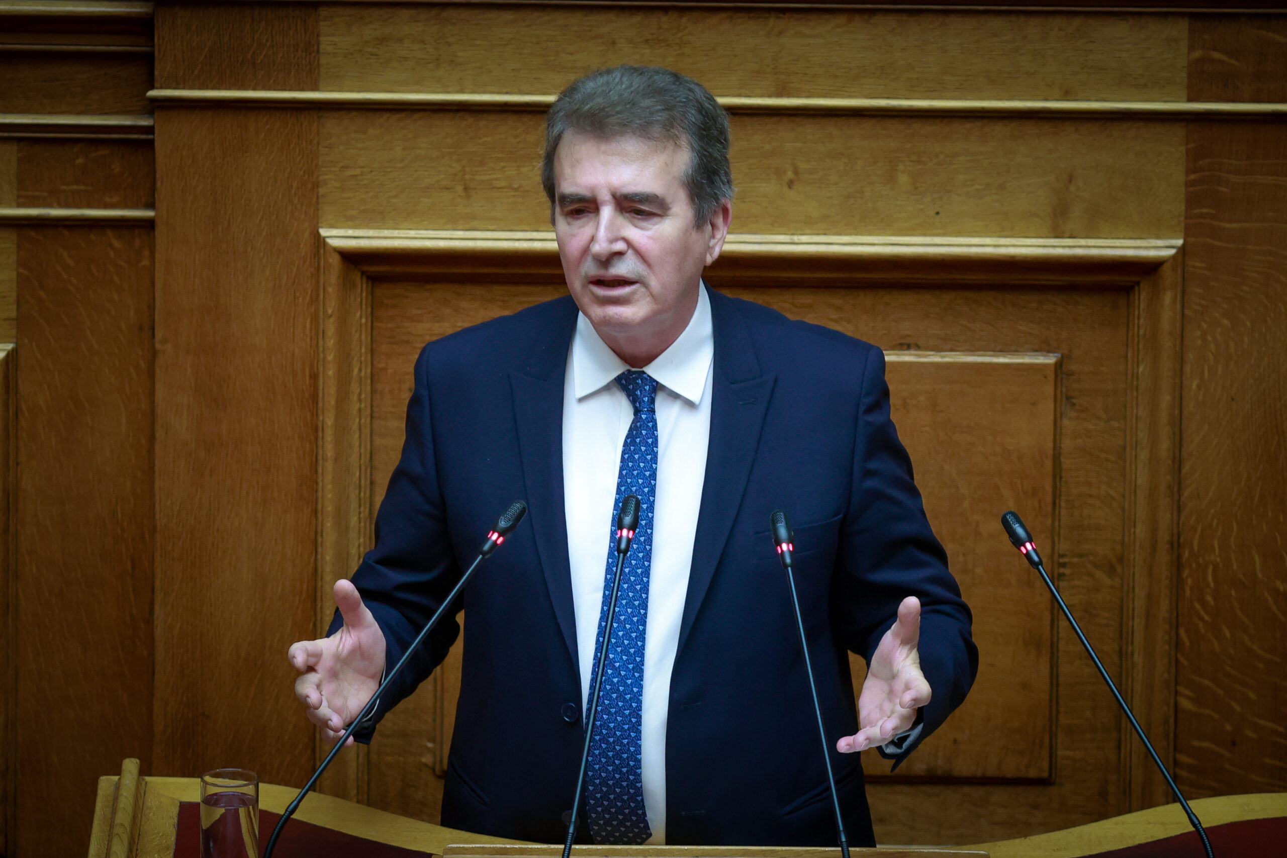 Μιχ. Χρυσοχοΐδης: «Συμφωνώ με τον όρο γυναικοκτονία – Χρειάζεται συζήτηση»