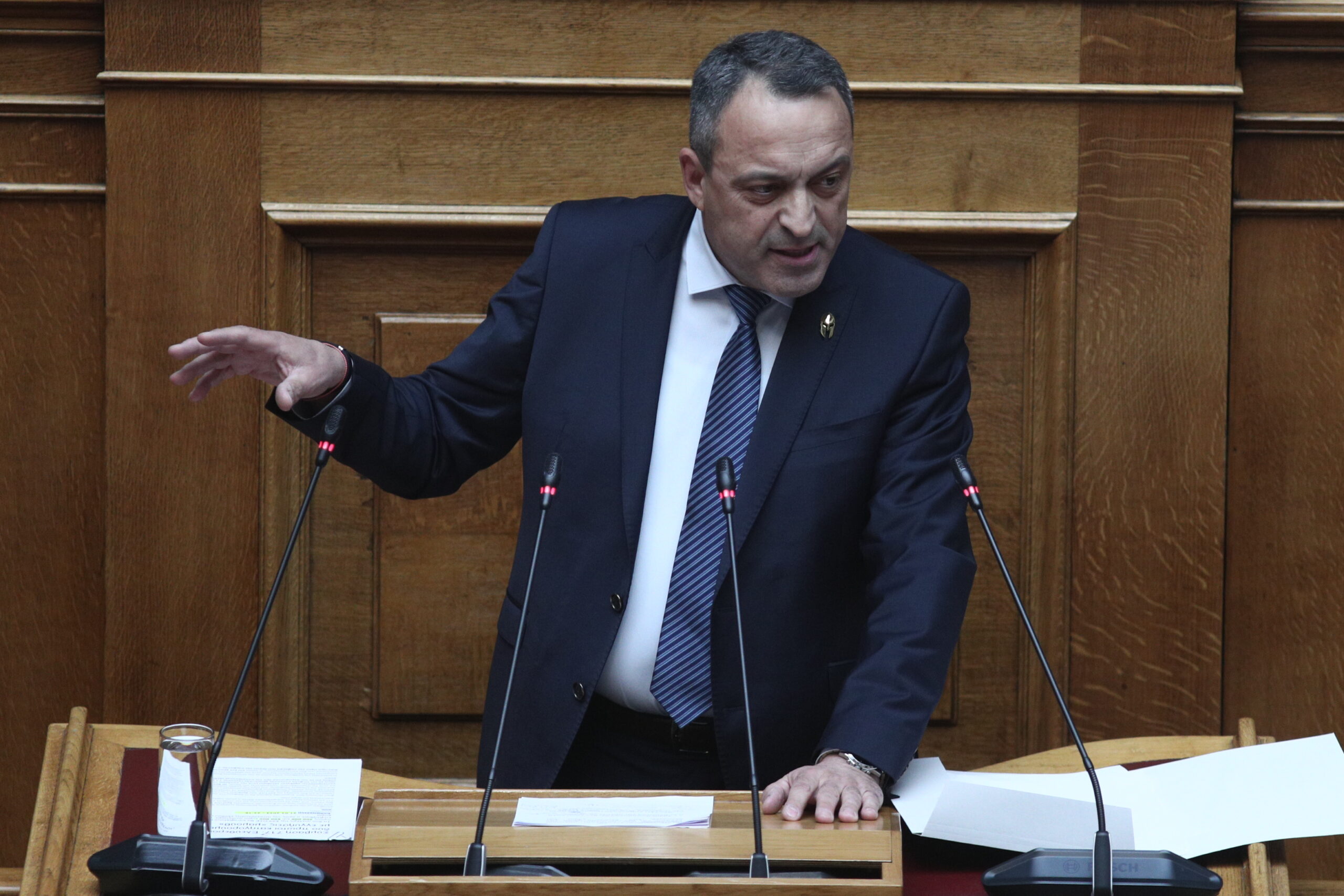 Σπαρτιάτες: Τα σενάρια σε περίπτωση που κηρυχθούν έκπτωτοι από τη Βουλή – Έτσι θα κατανεμηθούν οι έδρες