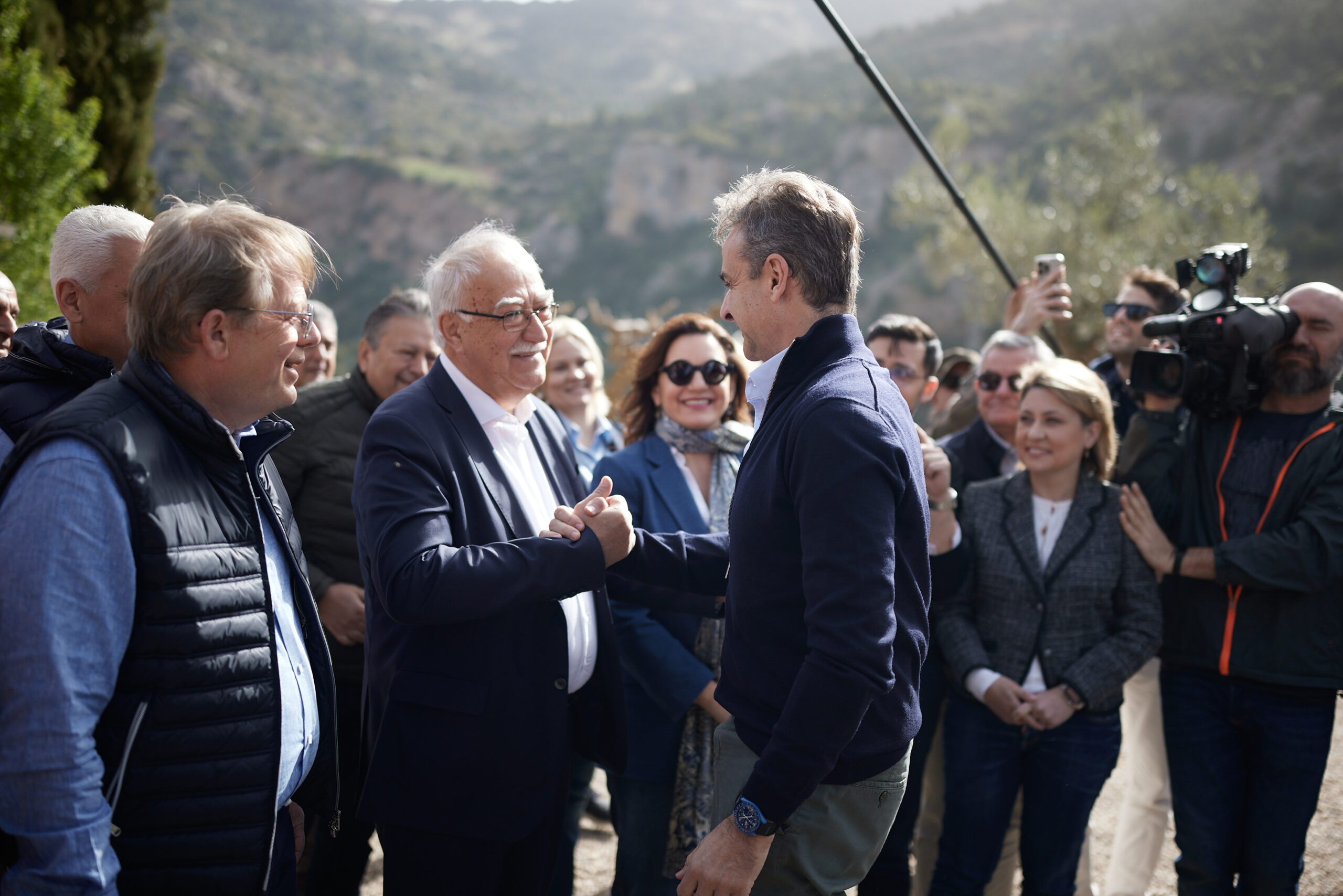Μητσοτάκης από Καλάβρυτα: «Τα κόμματα της αντιπολίτευσης επενδύουν στην εργαλειοποίηση των Τεμπών»