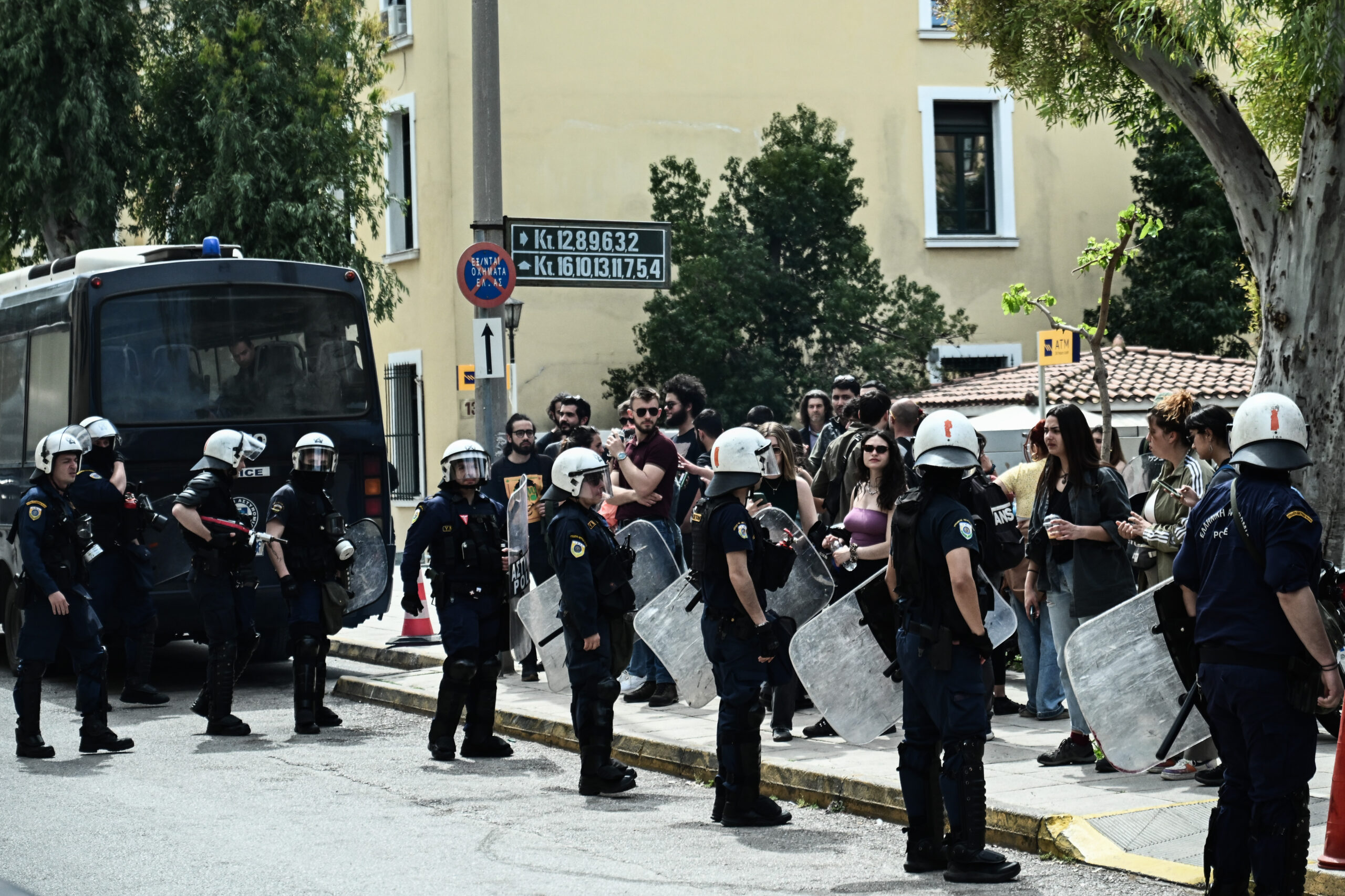 Γυναικοκτονία στους Αγίους Αναργύρους: Φρουρούμενος στον ανακριτή ο δράστης