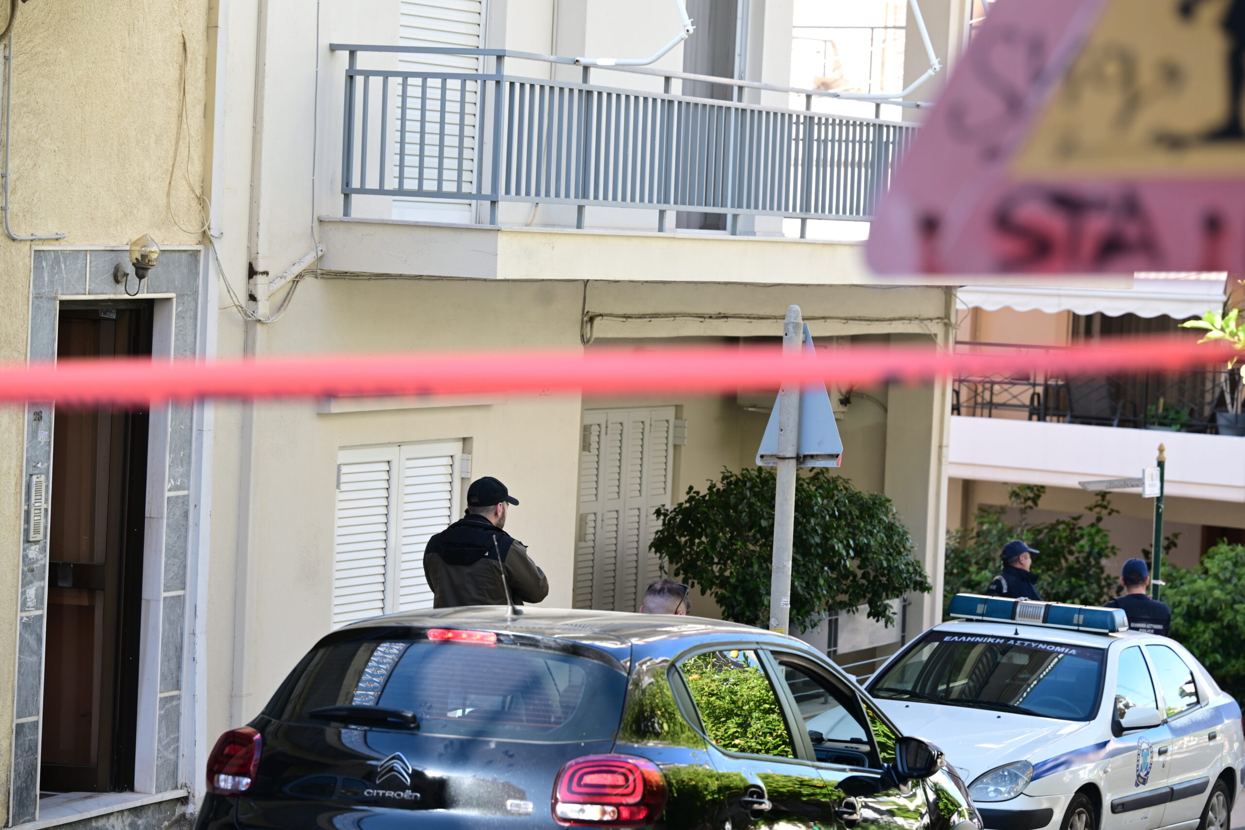 Ηλιούπολη – μαρτυρία κατοίκου της περιοχής: «Ένας άγνωστος άνδρας έκοβε βόλτες στην ταράτσα»