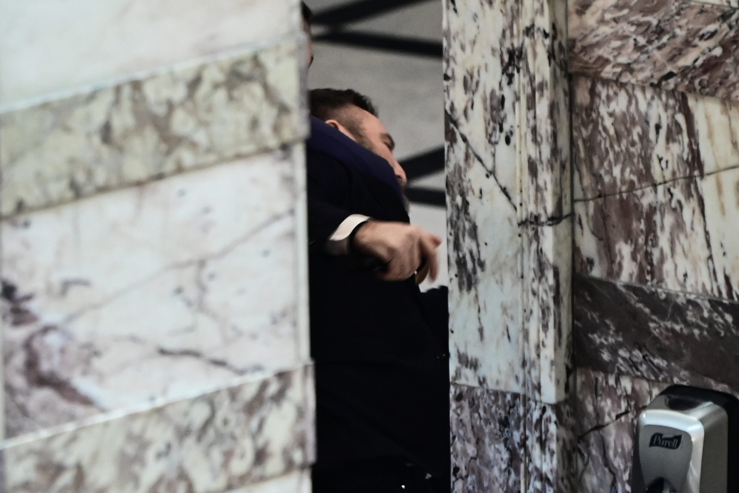 Βασίλης Γραμμένος για την επίθεση από τον Κωνσταντίνο Φλώρο στη Βουλή: «Δεν πρόλαβα να αντιδράσω»