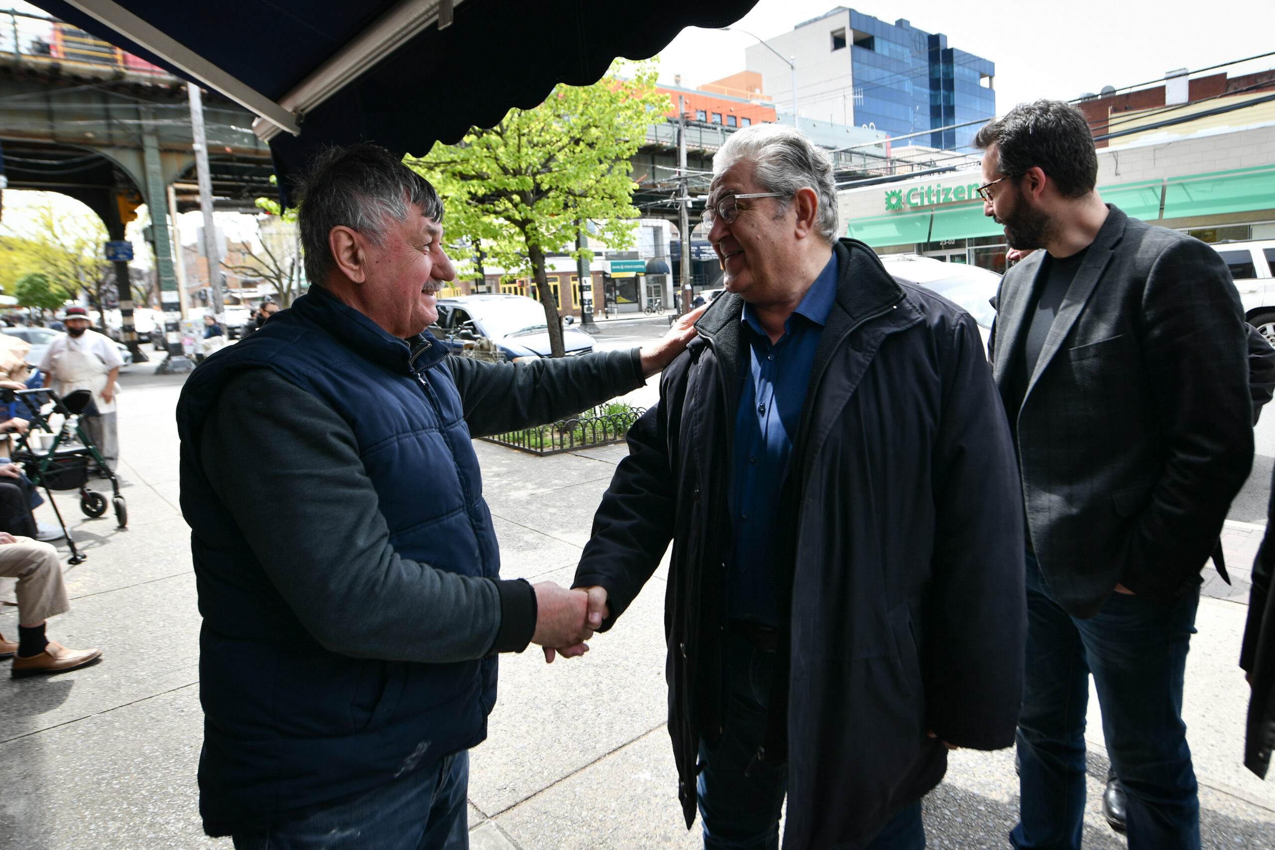 ΚΚΕ: Το ζεϊμπέκικο του Δ. Κουτσούμπα στη Νέα Υόρκη (ΒΙΝΤΕΟ)