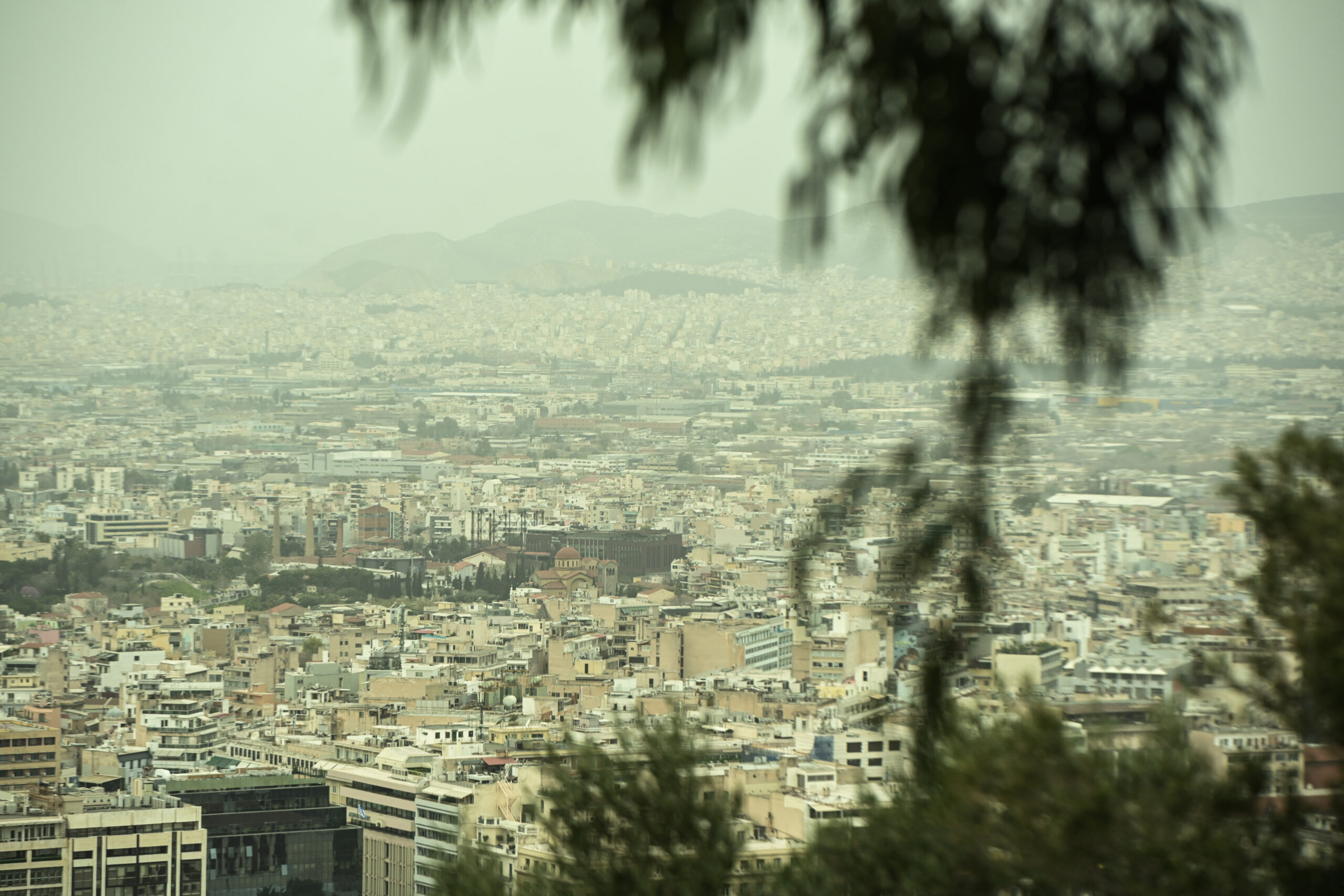 Meteo: Κορυφώνεται αύριο η μεταφορά αφρικανικής σκόνης – Που θα πέσουν λασποβροχές (ΧΑΡΤΗΣ)