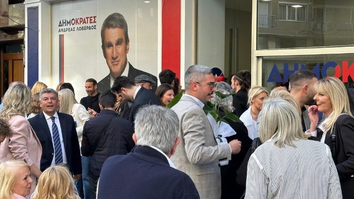 Ο Ανδρέας Λοβέρδος συνομίλησε με πολίτες στα εγκαίνια των γραφείων των «Δημοκρατών