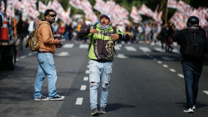 Ογκώδεις διαδηλώσεις στην Αργεντινή υπέρ του δημόσιου πανεπιστημίου, κατά της πολιτικής λιτότητας