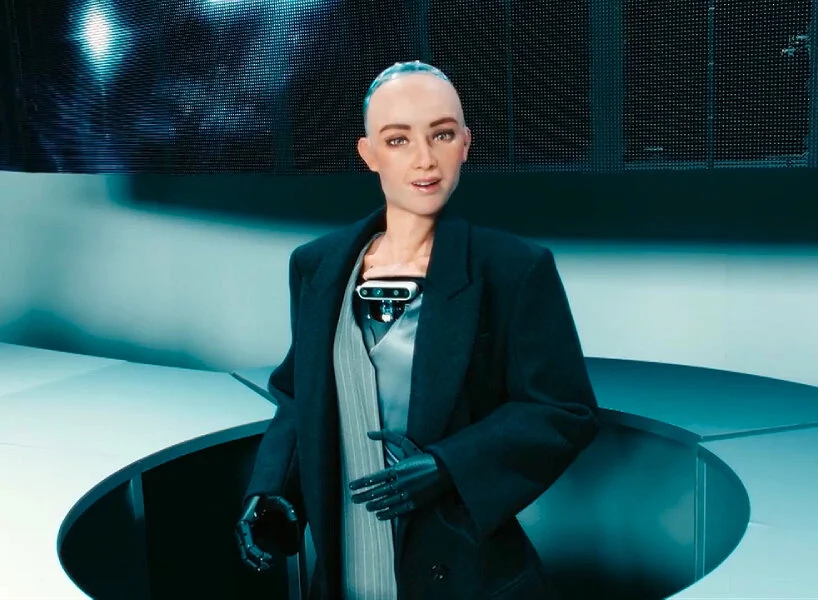 Συζήτηση Απόστολου Τζιτζικώστα με τη Sophia the Robot – Η Περιφέρειας Κεντρικής Μακεδονίας στο πλαίσιο της “Beyond 2024”