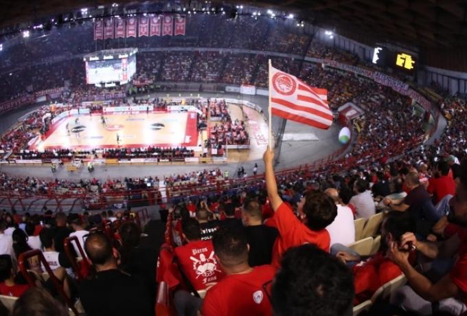 Στην προπόνηση του Ολυμπιακού φίλαθλοι της ομάδας
