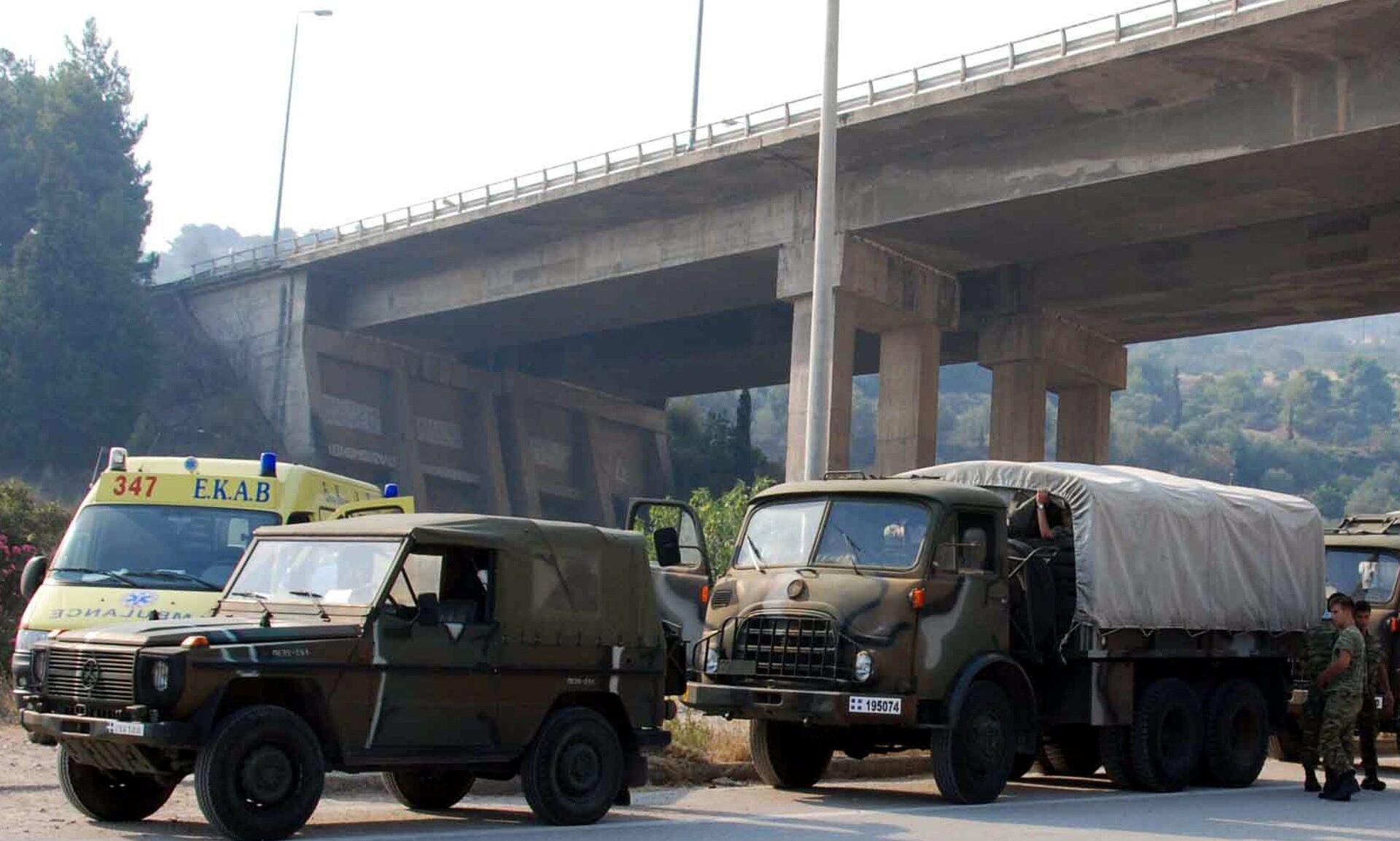 Ανατροπή στρατιωτικού οχήματος στην εθνική οδό Αθηνών – Λαμίας – 4 ελαφρά τραυματίες