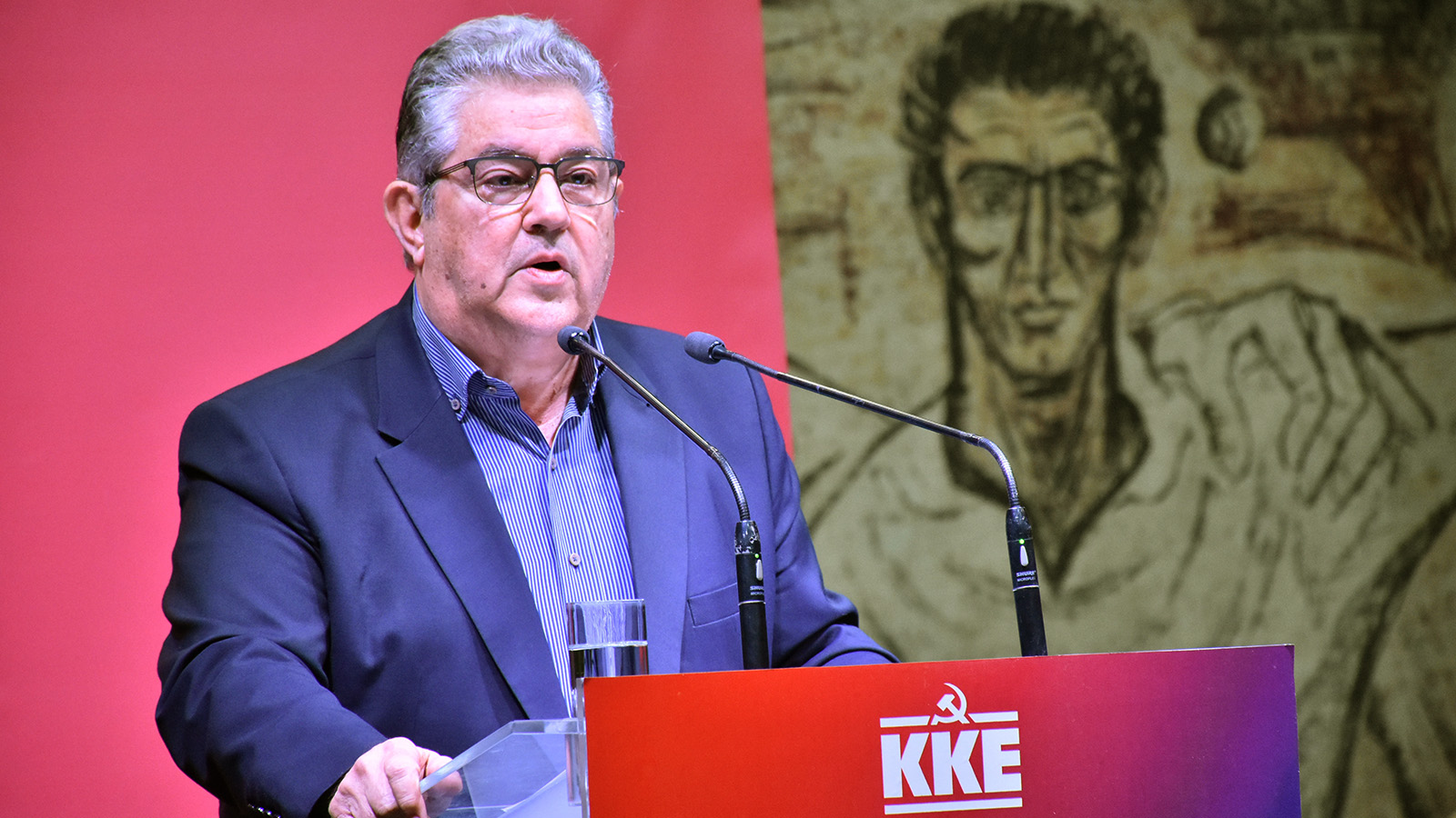 ΚΚΕ – Κουτσούμπας από συναυλία για τα 80 χρόνια από την Καισαριανή: «Σ’ αυτά εδώ τα ιερά χώματα της Καισαριανής γράφτηκε μία από τις πιο ηρωικές, τις πιο λαμπρές σελίδες»