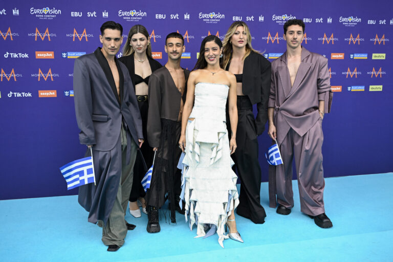 Μαρίνα Σάττι στο Τιρκουάζ Χαλί της Eurovision: «Είναι σαν κατασκήνωση εδώ» (ΒΙΝΤΕΟ)