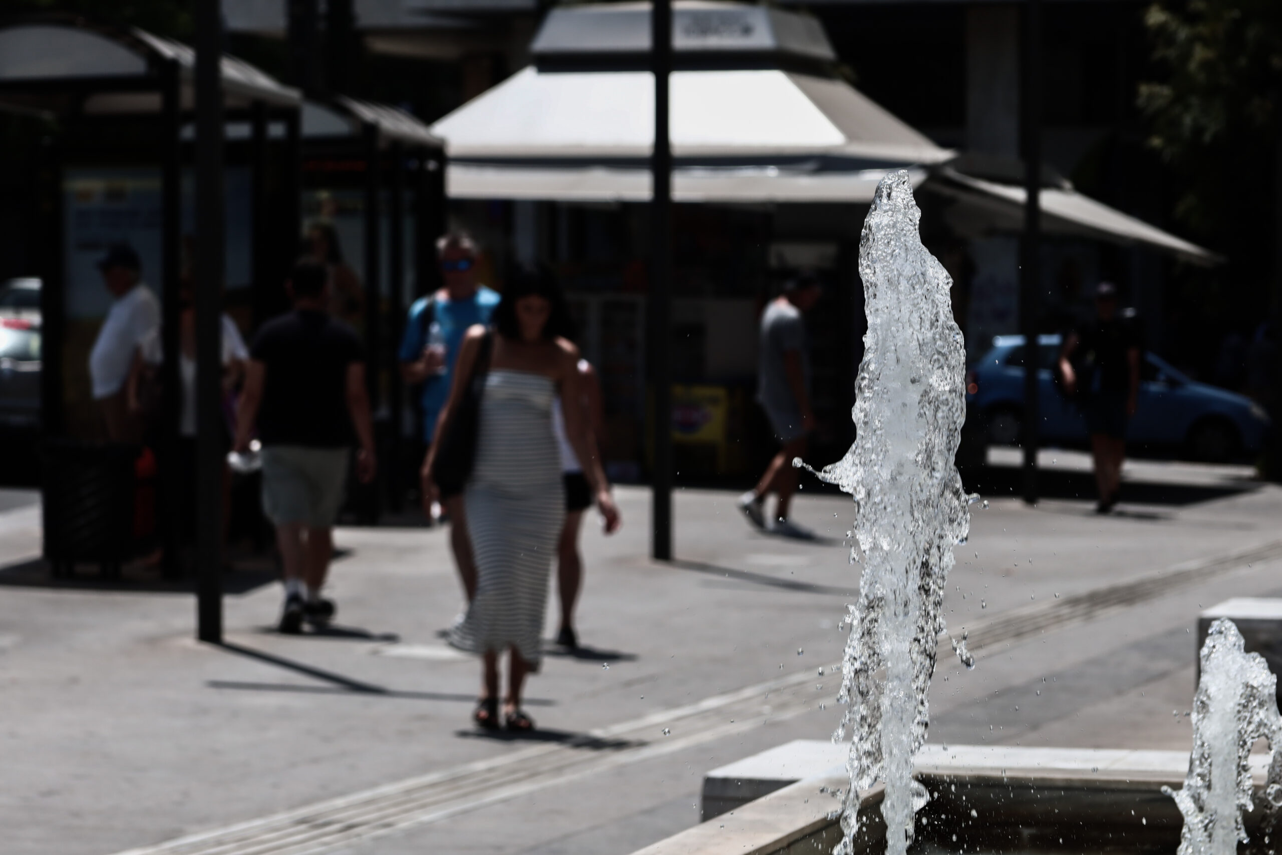 Καιρός: Έρχεται καύσωνας τις επόμενες ημέρες – Σε αυτές τις περιοχές θα καταγραφούν οι υψηλότερες θερμοκρασίες (ΒΙΝΤΕΟ)