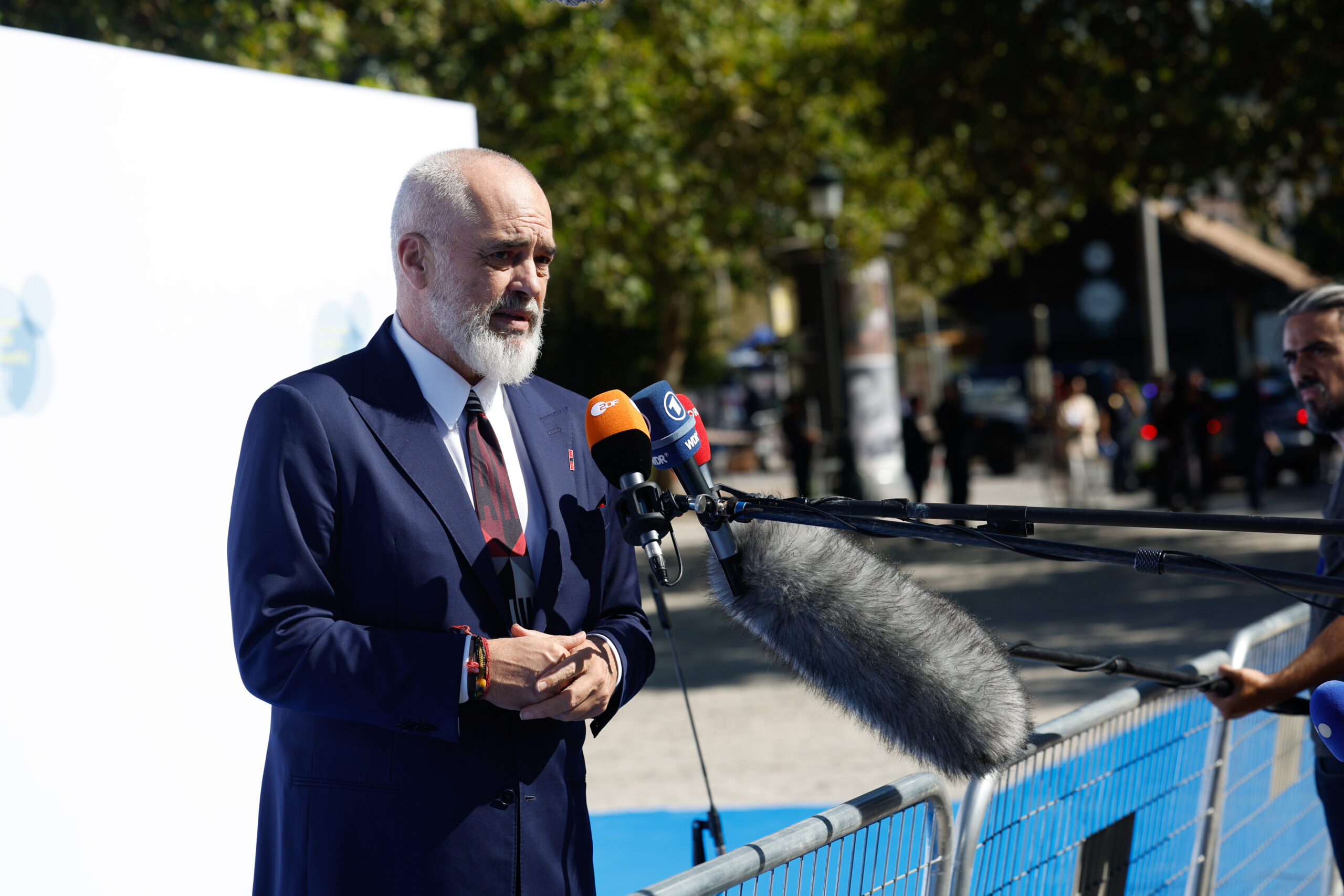 Εκδήλωση Έντι Ράμα στην Αθήνα: Ετοιμασίες για φιέστα με χορούς και τραγούδια