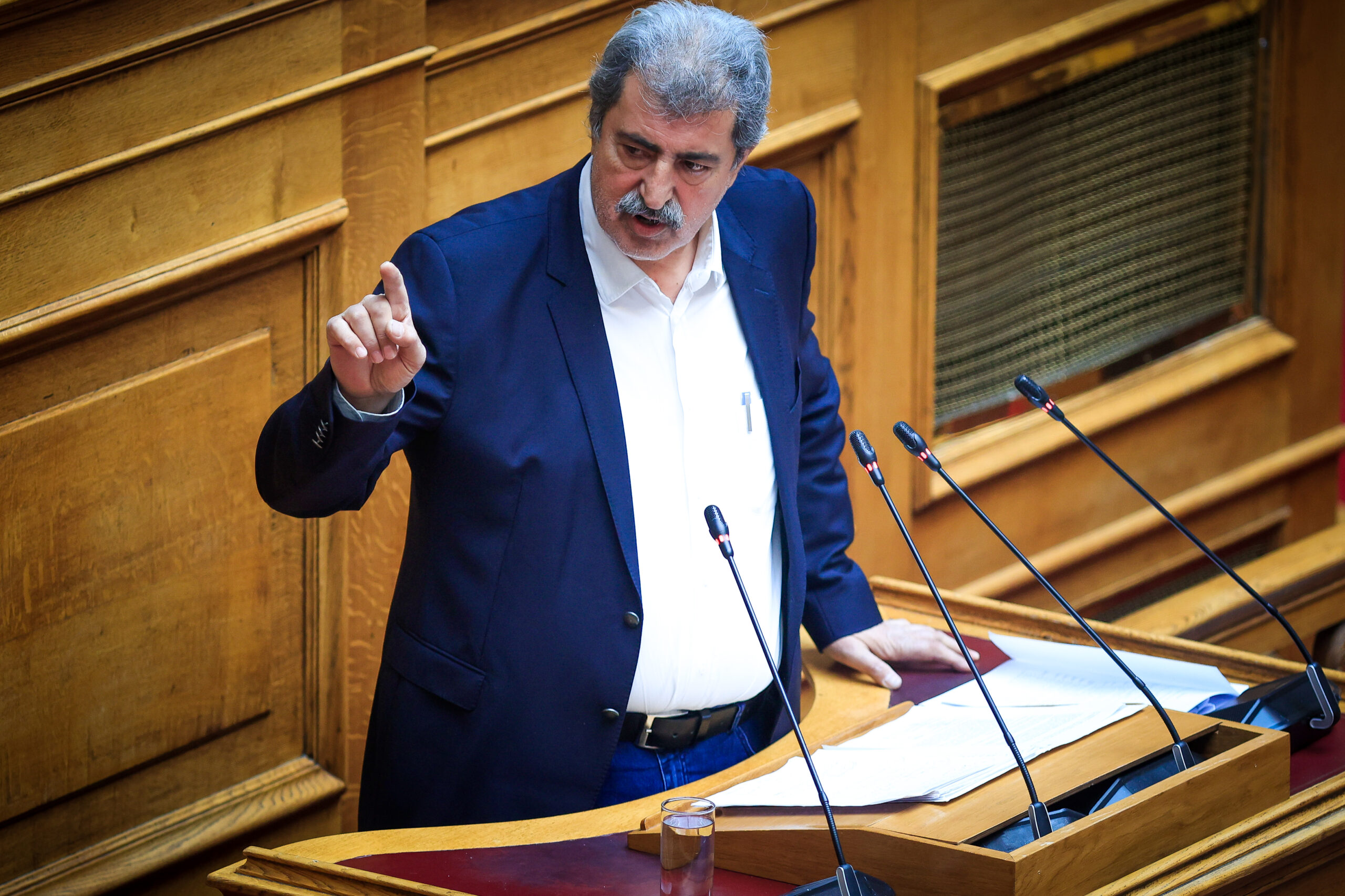 ΣΥΡΙΖΑ: Η Βούλα Κεχαγιά «άδειασε» τον Παύλο Πολάκη για τα εμβόλια
