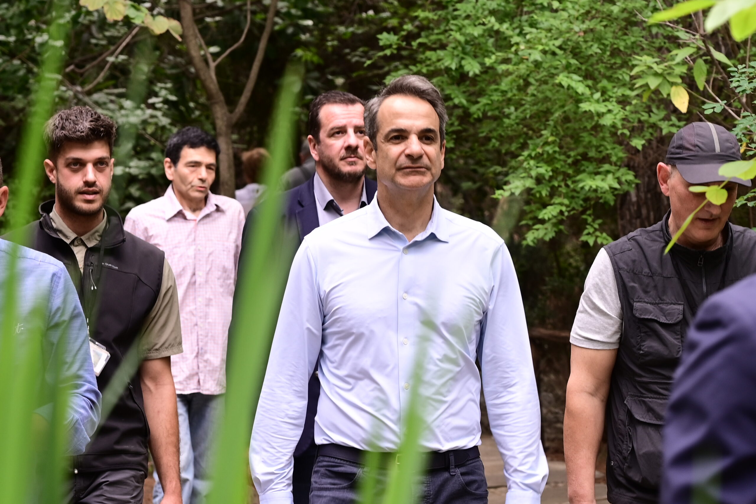 Στο Χαϊδάρι ο Μητσοτάκης – Βρέθηκε στη Μονή Δαφνίου και στον Διομήδειο Βοτανικό Κήπο (ΦΩΤΟΓΡΑΦΙΕΣ)