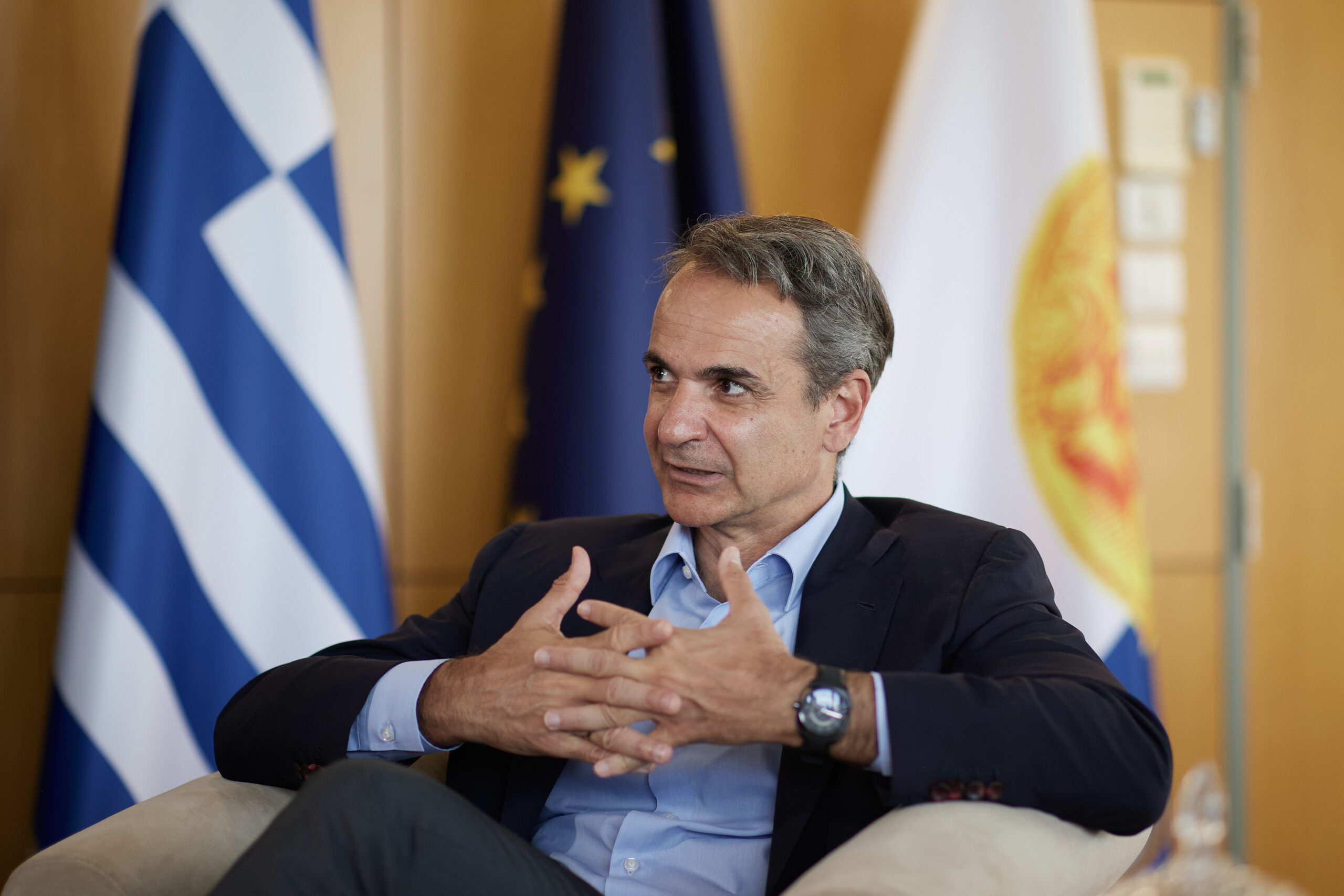 Ο Μητσοτάκης «σκληραίνει» τη στάση του στα εθνικά θέματα για να καλοπιάσει τους Βορειοελλαδίτες