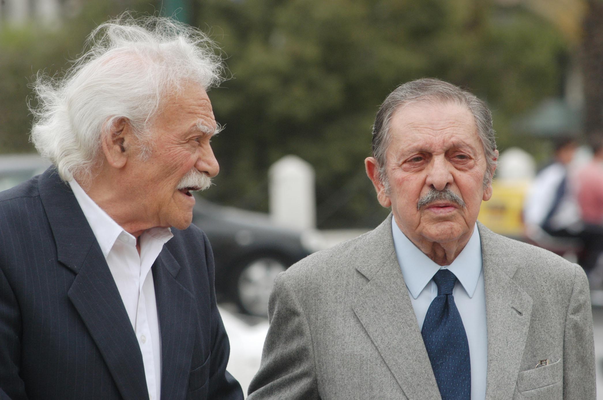 Πριν 83 χρόνια Μανώλης Γλέζος και Λάκης Σάντας κατέβασαν τη ναζιστική σημαία από την Ακρόπολη