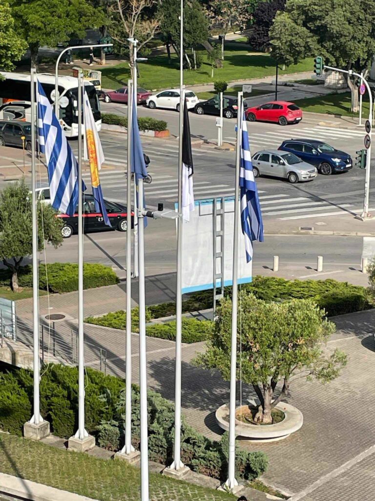 Θεσσαλονίκη: Στον ιστό του Δημαρχιακού Μεγάρου Θεσσαλονίκης ξανά η σημαία του ΠΑΟΚ