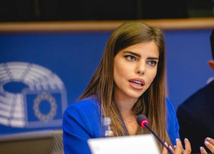 Ακραία ρητορική από υποψήφια της ΝΔ: «Γνωστοί ανθέλληνες στον ΣΥΡΙΖΑ – Συγγνώμη αν σας προσέβαλα»
