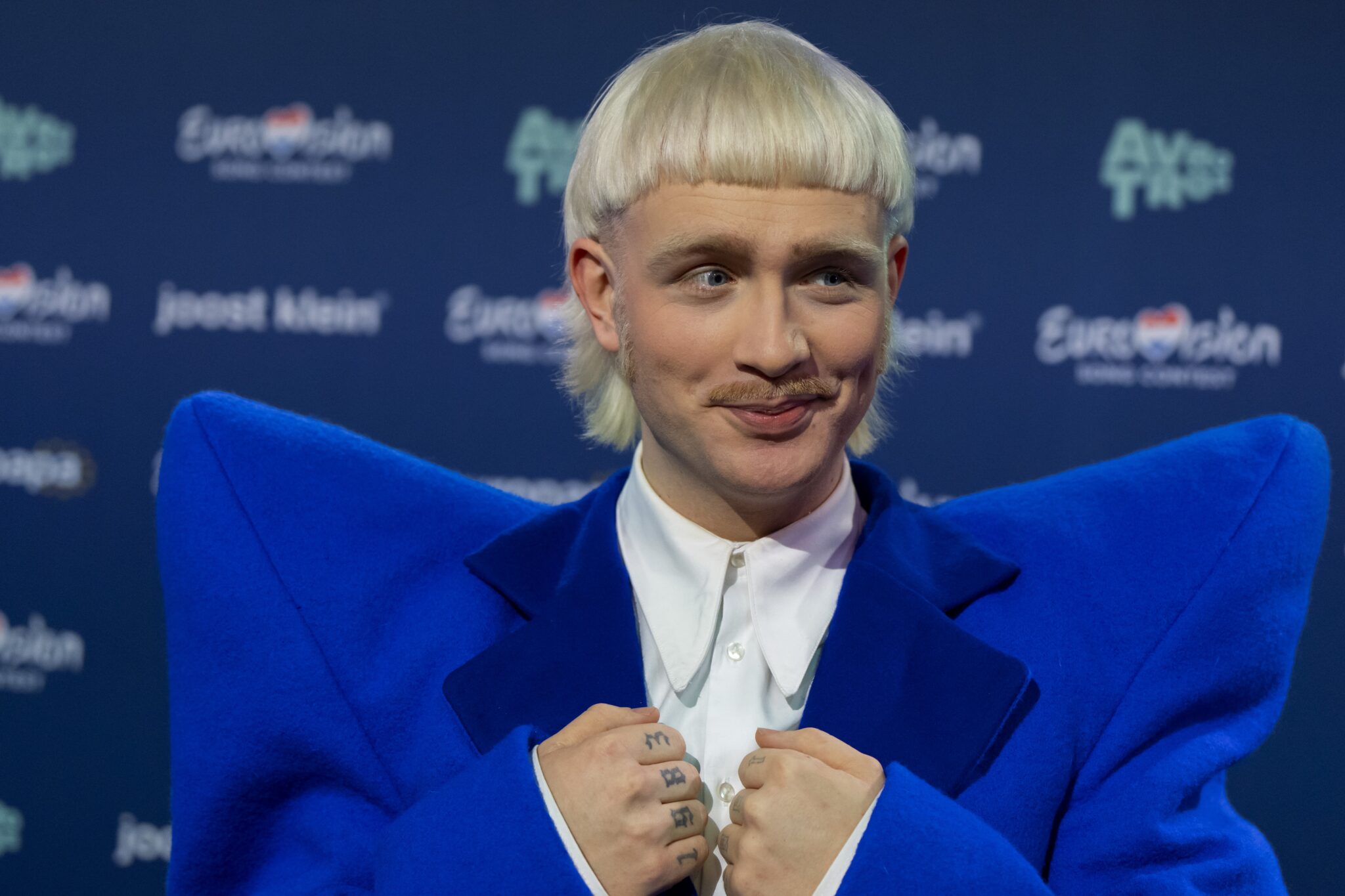 Eurovision 2024: Σάλος με την συμμετοχή της Ολλανδίας – Αναβολή της ψηφοφορίας των υπόλοιπων χωρών