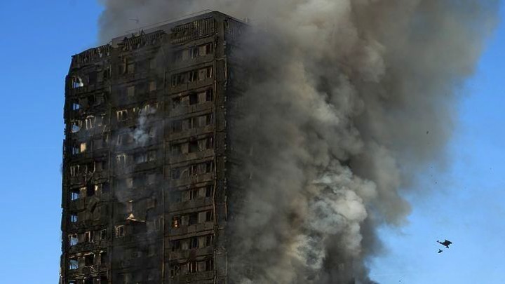 Βρετανία: Δεκάδες πρόσωπα και οργανισμοί θεωρούνται ύποπτοι για τη φονική πυρκαγιά στον πύργο Γκρένφελ το 2017