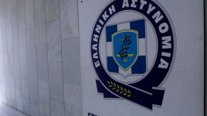 Χειροπέδες στη διευθύντρια και μία υπάλληλο της ΔΟΥ Χαλκίδας – Ελεύθεροι με περιοριστικούς όρους άλλοι δύο συλληφθέντες