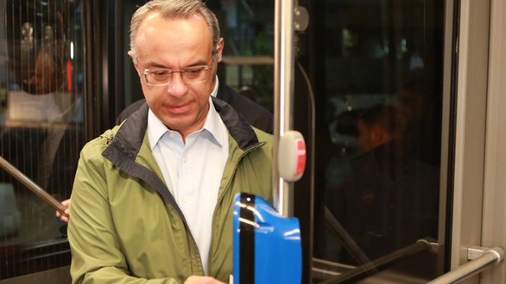 Χρ. Σταϊκούρας: Τα νέα ηλεκτρικά λεωφορεία κυκλοφορούν στους δρόμους της πρωτεύουσας