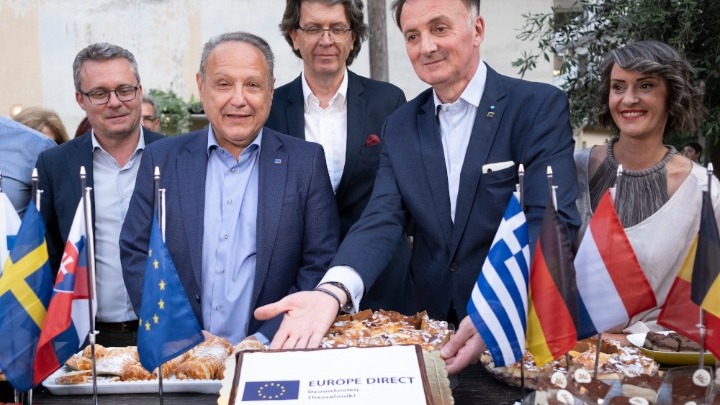 Γεύσεις από τις 27 χώρες της ΕΕ στην αυλή της Βίλας Μπιάνκα